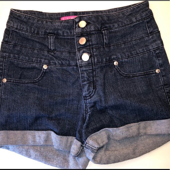 HIGH WAISTED DARK WASH DENIM SHORTS - Picture 2 of 3